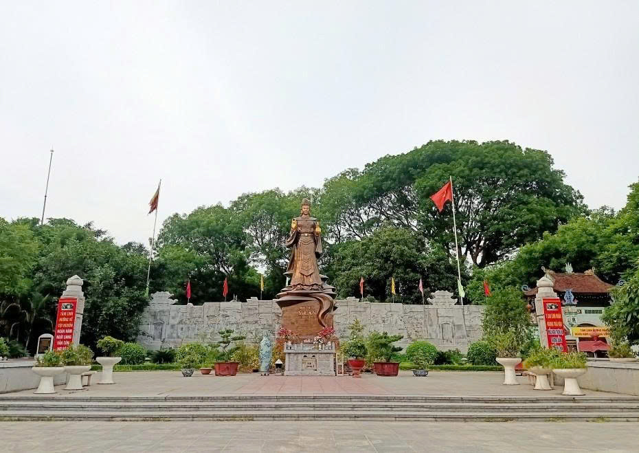 Ỷ LAN – TỪ NGƯỜI CON GÁI THỔ LỖI ĐẾN NGUYÊN PHI TRIỀU LÝ