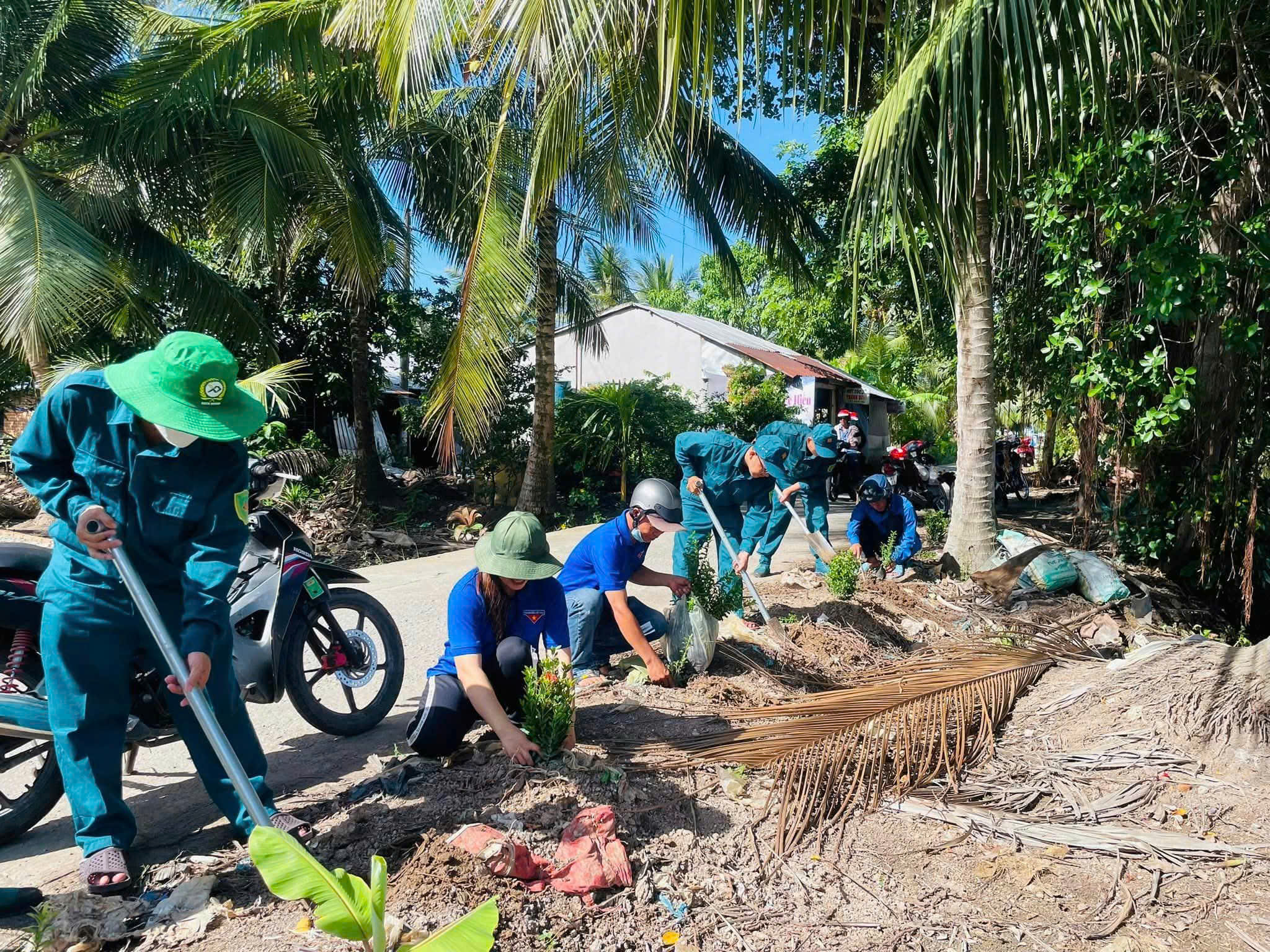 ĐỘI HÌNH TÌNH NGUYỆN THAM GIA XÂY DỰNG NÔNG THÔN MỚI