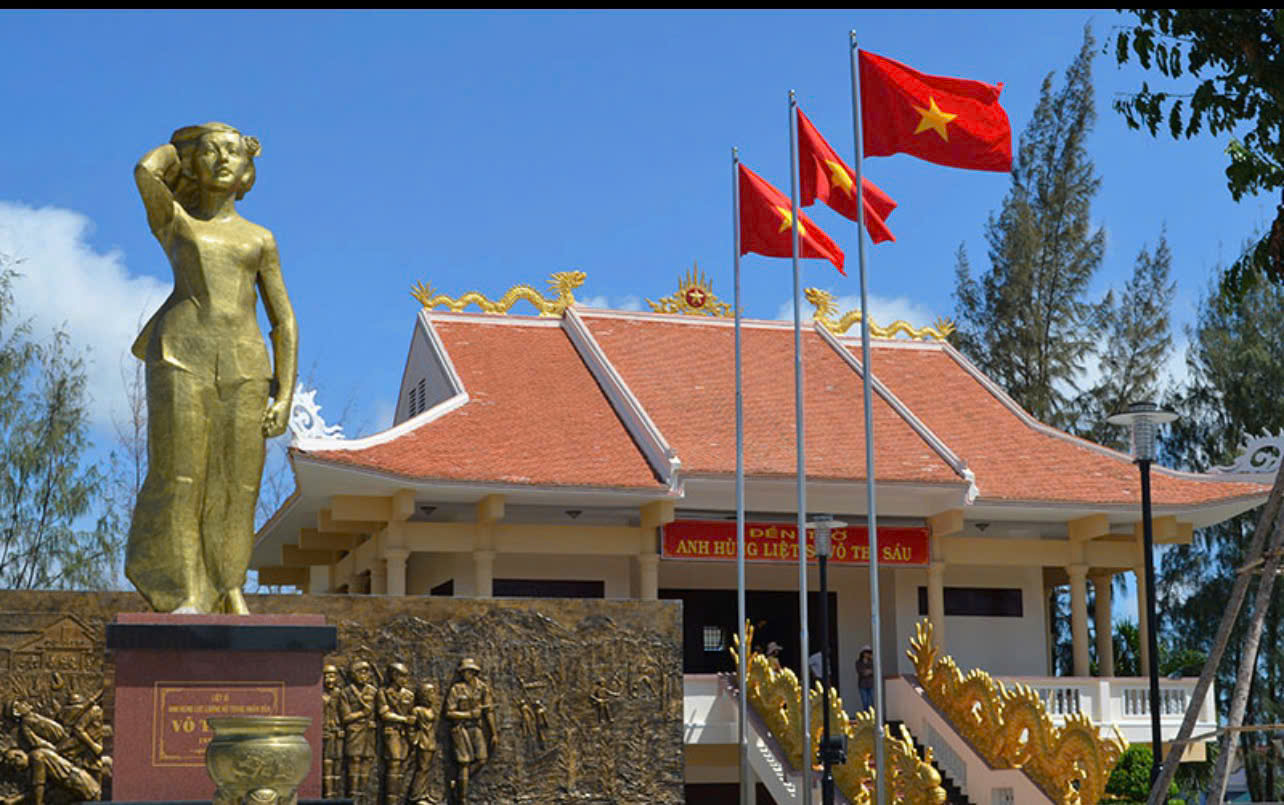 Đóa hoa rực rỡ giữa bom đạn