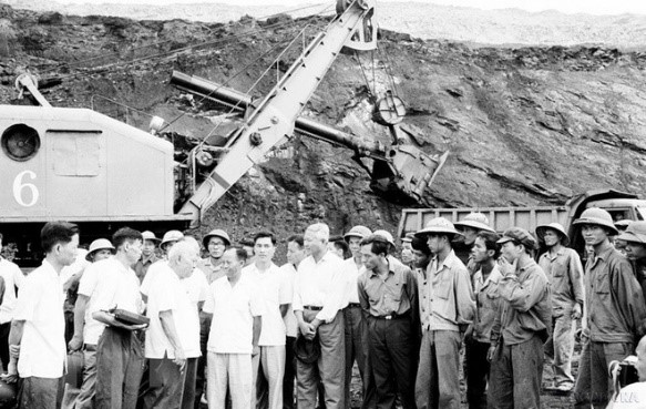 Chủ tịch Tôn Đức Thắng - Nhà lãnh đạo yêu nước, thương dân
