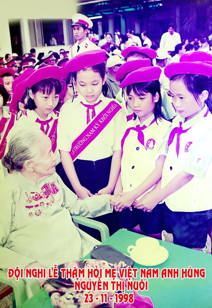 Dáng Mẹ trong những năm tháng lửa đạn