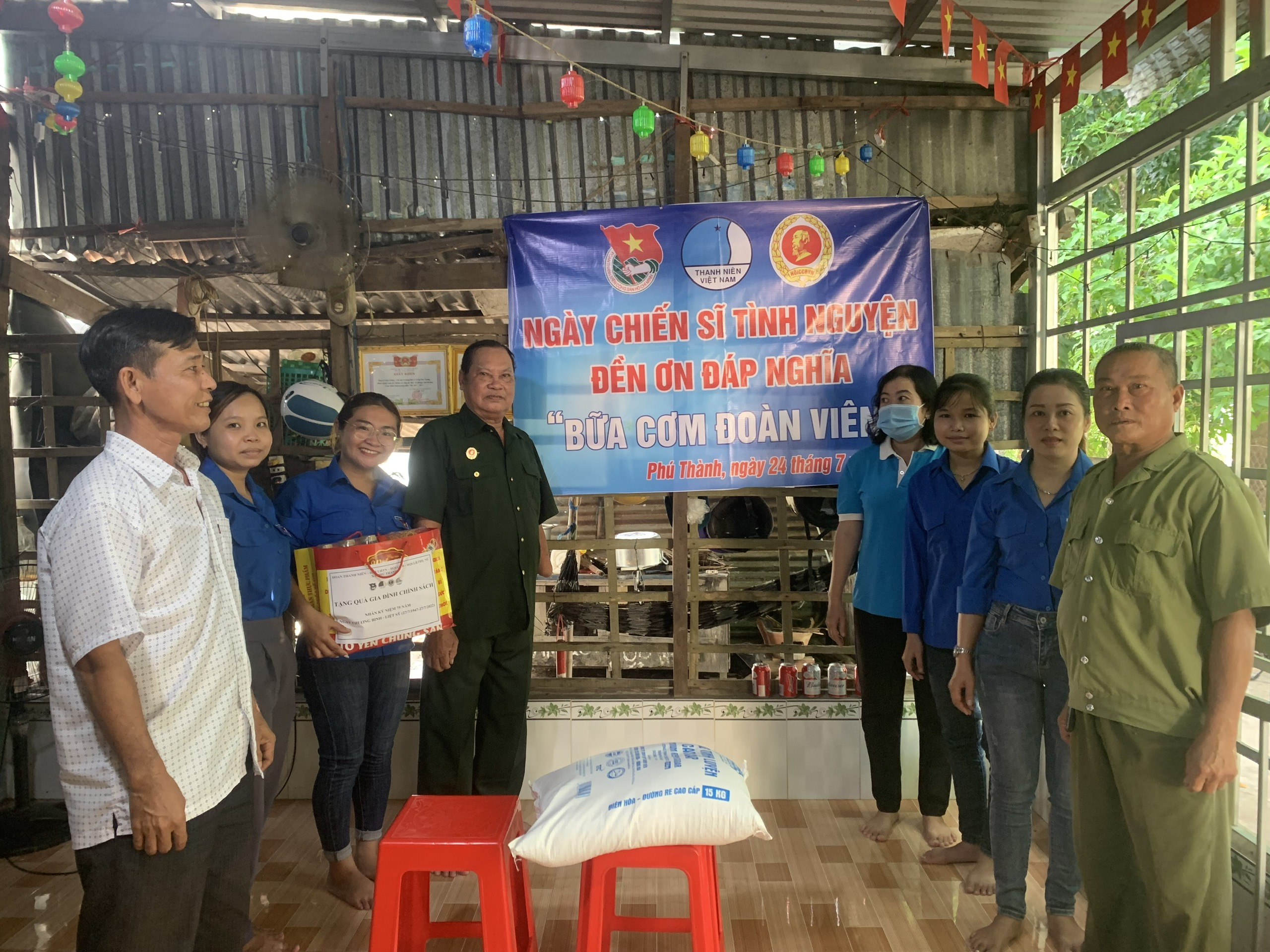 Bản lĩnh can trường của người chiến sĩ lái xe trên tuyến đường Trường Sơn lửa đạn và tấm lòng nhân ái xây dựng mái ấm cho những mảnh đời bất hạnh