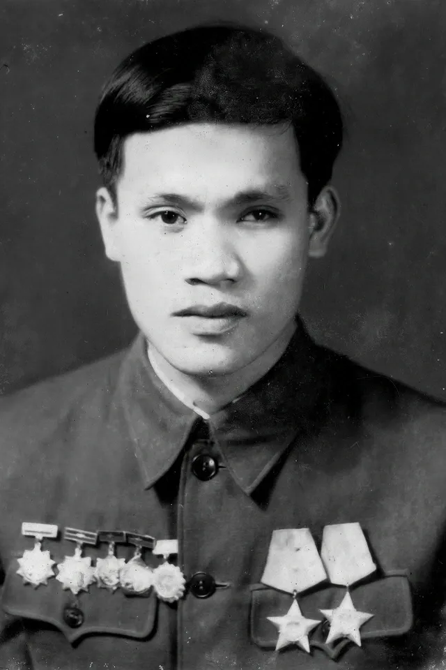 Quyển nhật ký và tập thơ ghi trong lửa đạn