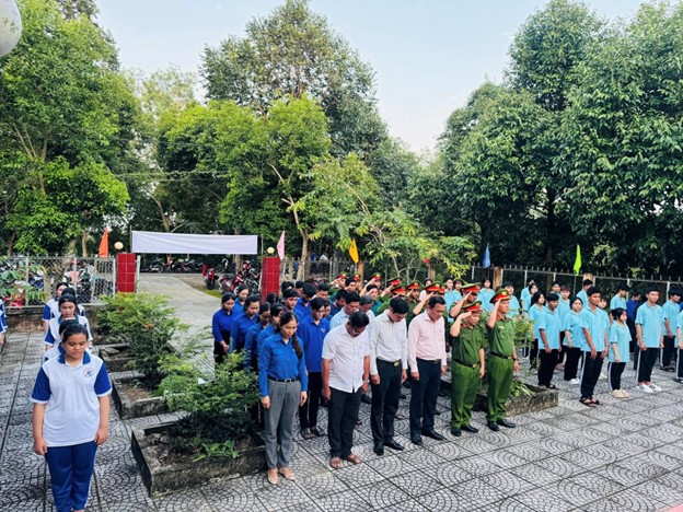 TÂN PHƯỚC 2: THẮP NẾN TRI ÂN – NHẮC NHỚ  MỘT THỜI HOA LỬA BẤT DIỆT 