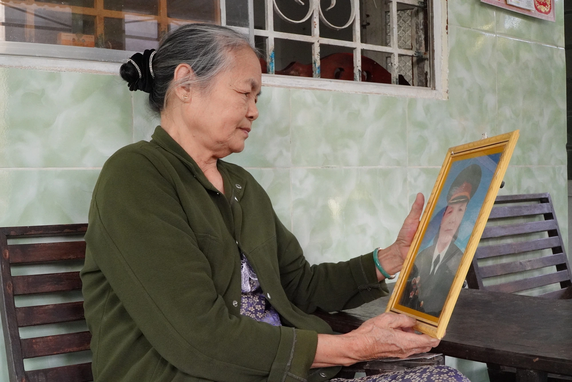 Vượt mưa bom bão đạn đưa đồng đội qua sông