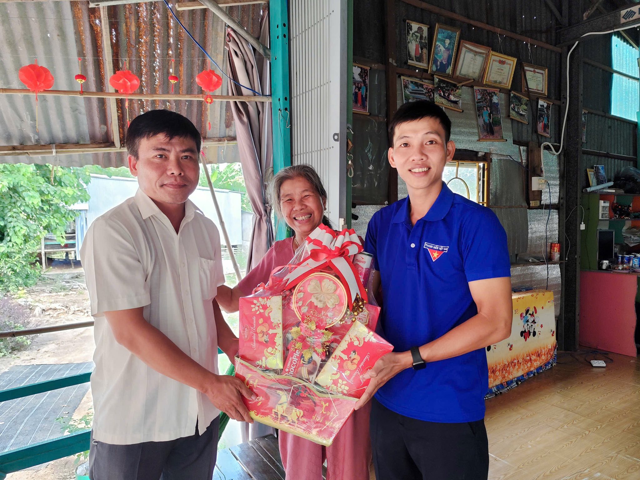  THĂM HỎI, CỰU THANH NIÊN XUNG PHONG 