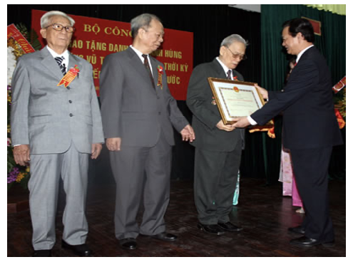Người anh hùng trong thời hoa lửa