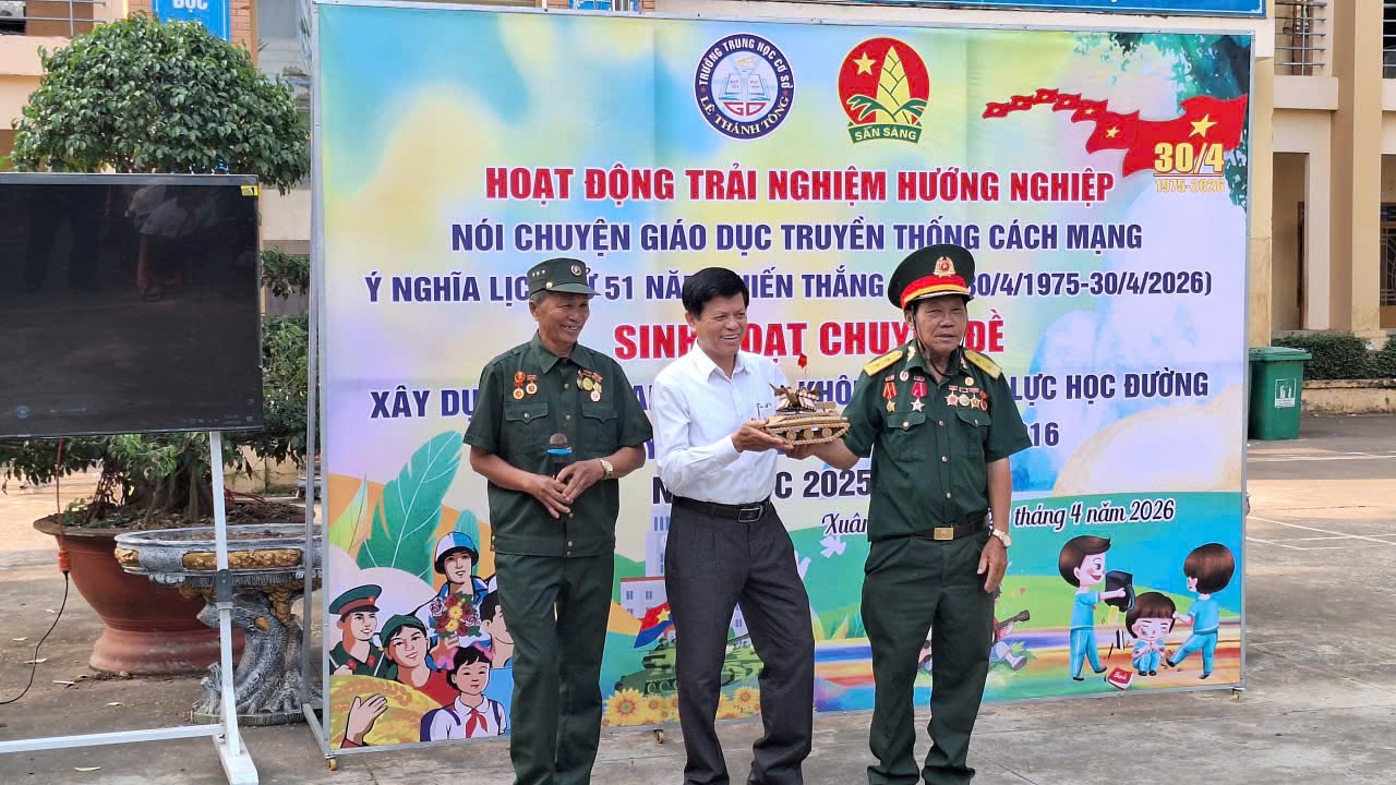 GIAO LƯU NHÂN CHỨNG LỊCH SỬ – NGỌN LỬA TRUYỀN THỐNG