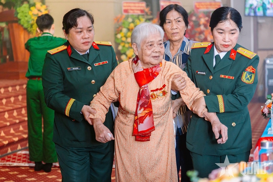 Ánh lửa ký ức của mẹ Nguyễn Thị Bông