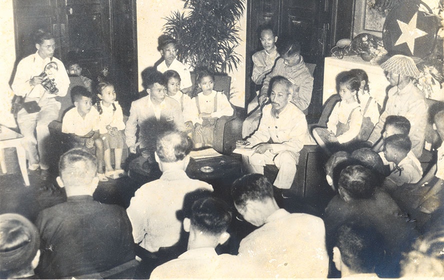Chủ tịch Hồ Chí Minh nói về công tác bảo vệ trật tự an ninh trong thời kỳ tiếp quản