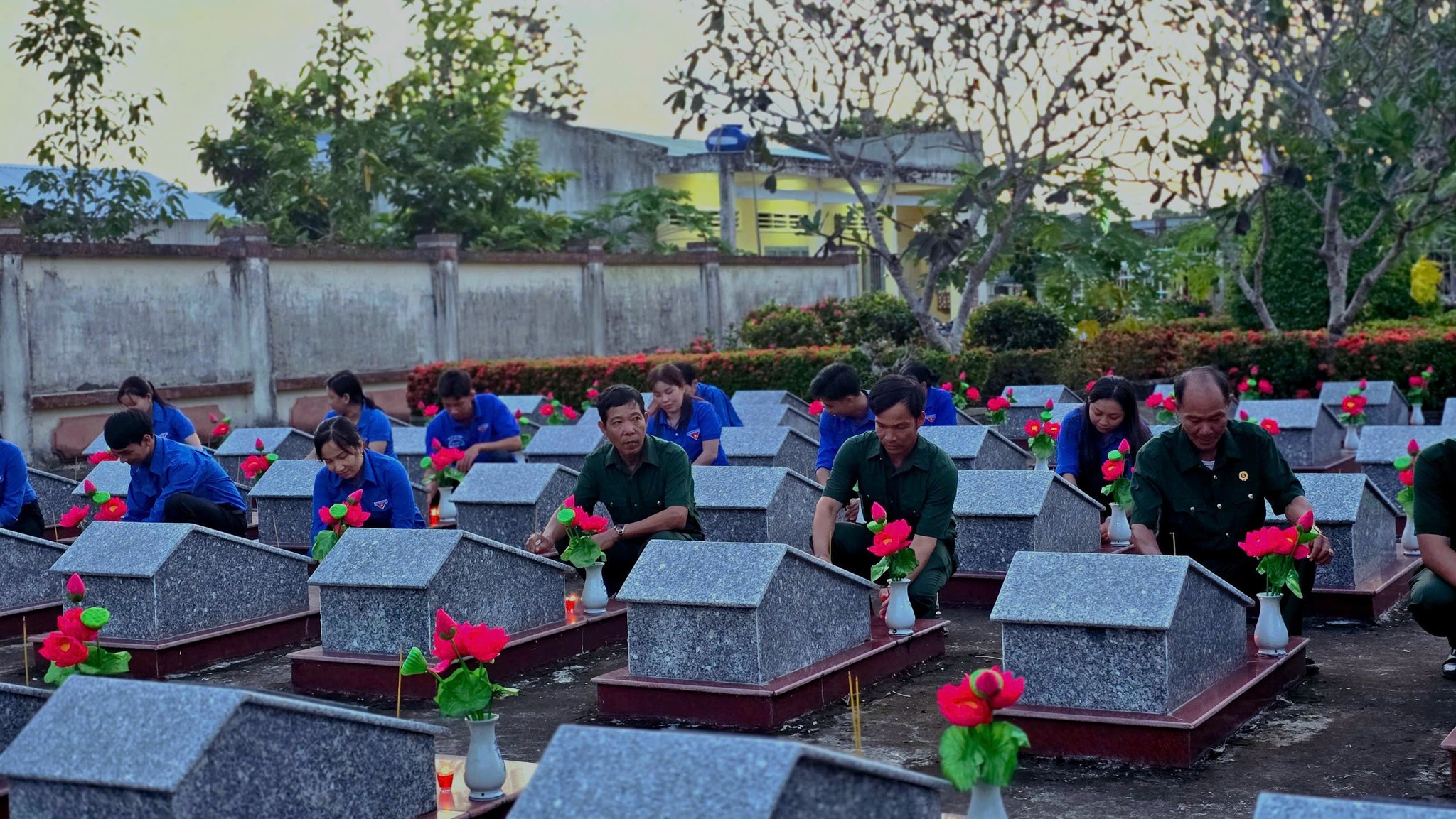 Tuổi trẻ xã Vĩnh Tuy tổ chức các hoạt động hưởng ứng kỷ niệm 78 năm Ngày Thương binh - Liệt sĩ (27/7/1947 - 27/7/2025)
