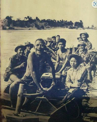 81 ngày đưa đò trên "dòng sông máu"