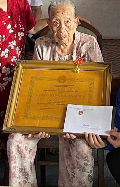 Ngọn đèn không tắt (5)