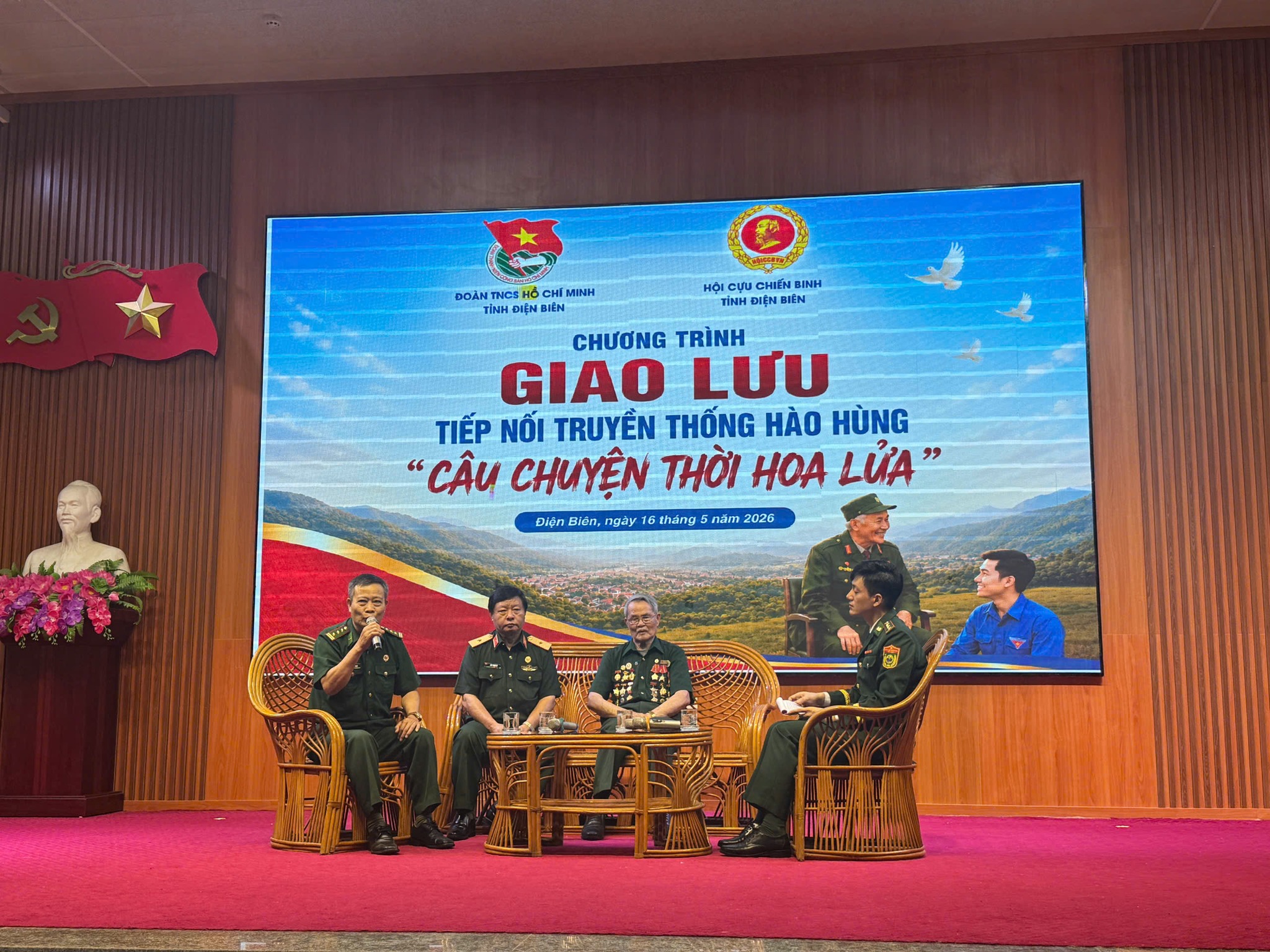 TUỔI TRẺ ĐIỆN BIÊN TIẾP NỐI TRUYỀN THỐNG HÀO HÙNG QUA CHƯƠNG TRÌNH “CÂU CHUYỆN THỜI HOA LỬA”