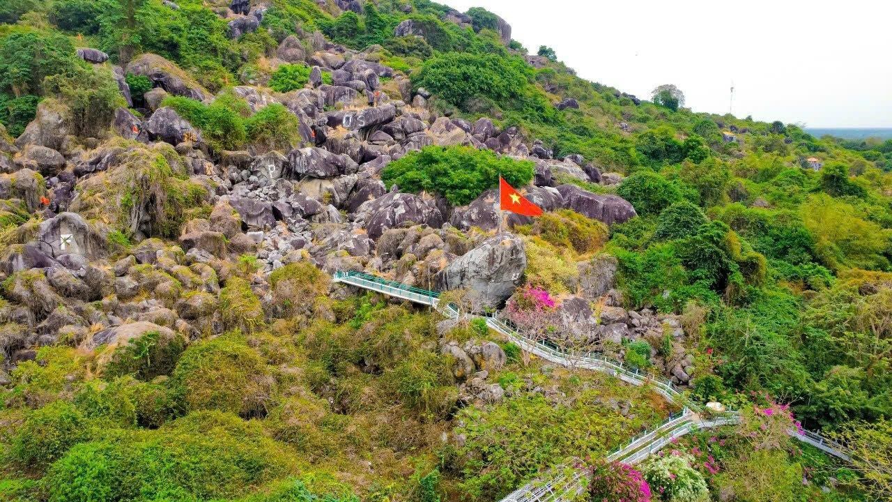 KÝ ỨC VỀ NGƯỜI LÍNH NĂM XƯA VÀ NGỌN LỬA AN GIANG ANH HÙNG