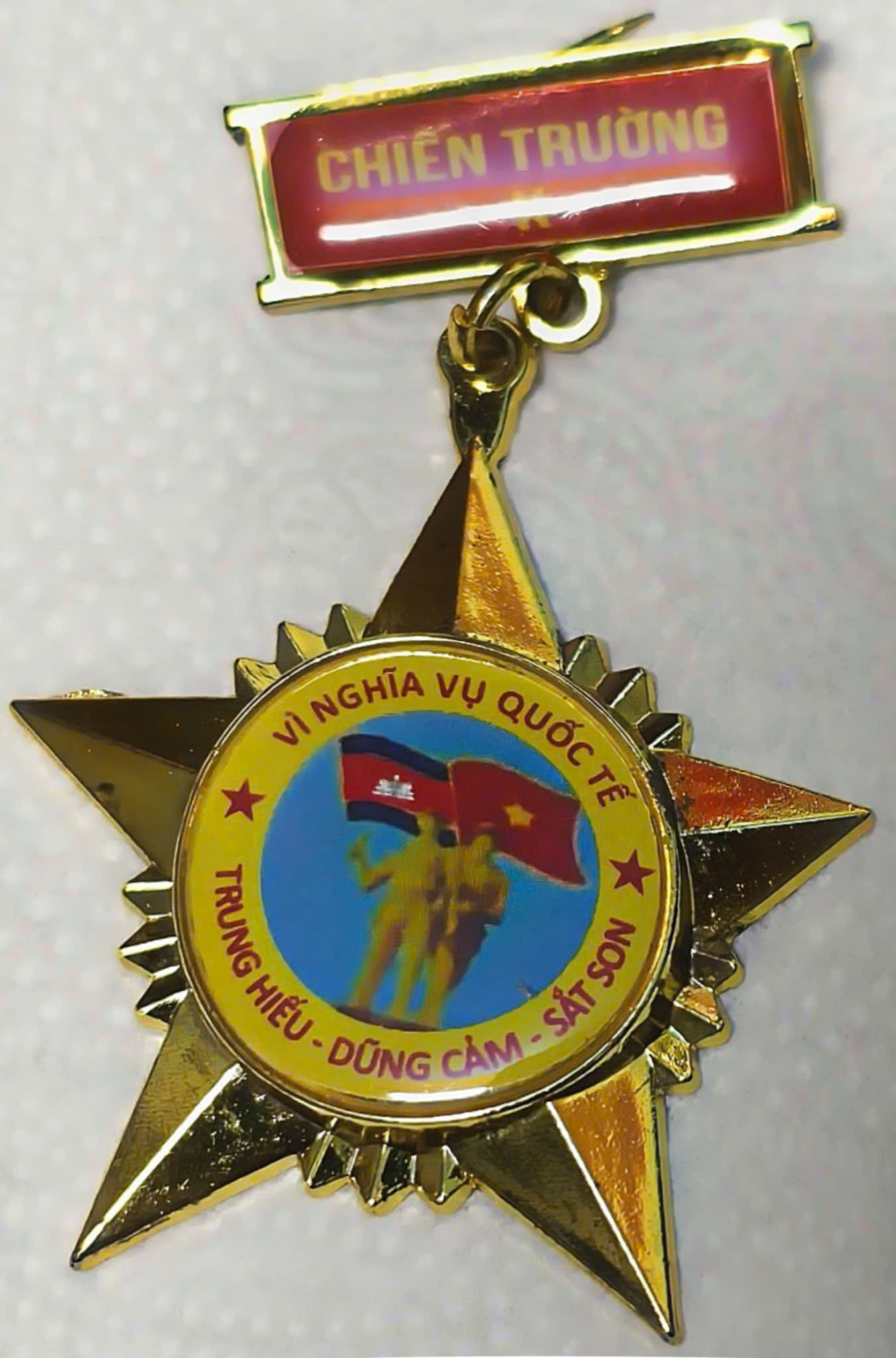 Cựu chiến binh Hoàng Quang Lại - Huy chương Vì Nghĩa Vụ Quốc Tế. Kỷ niệm chương Chiến trường K (Campuchia)