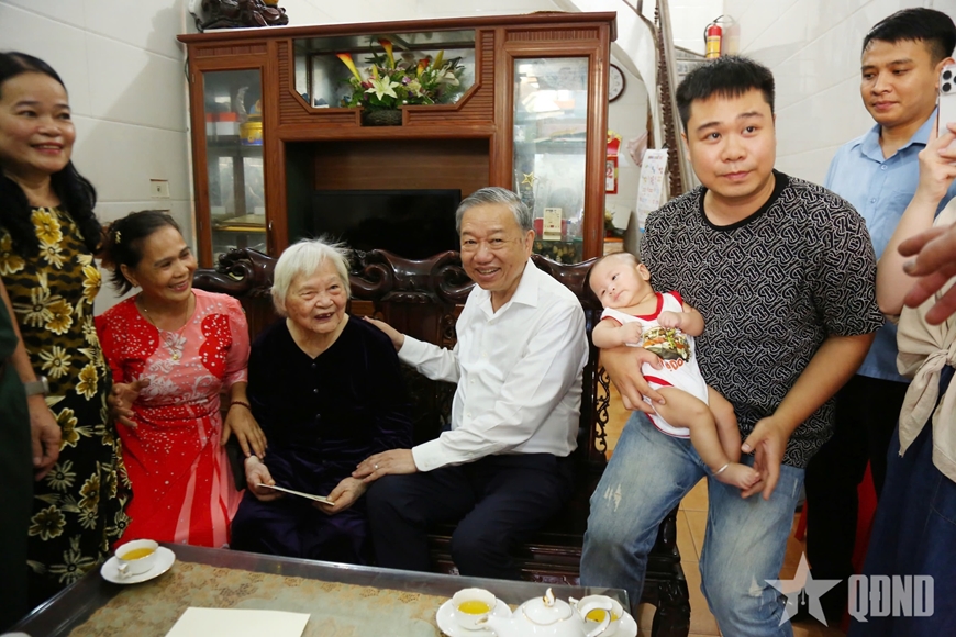 Bà mẹ Việt Nam anh hùng Nguyễn Thị Kim Oanh: Hai lần tiễn con, một đời mang nỗi nhớ