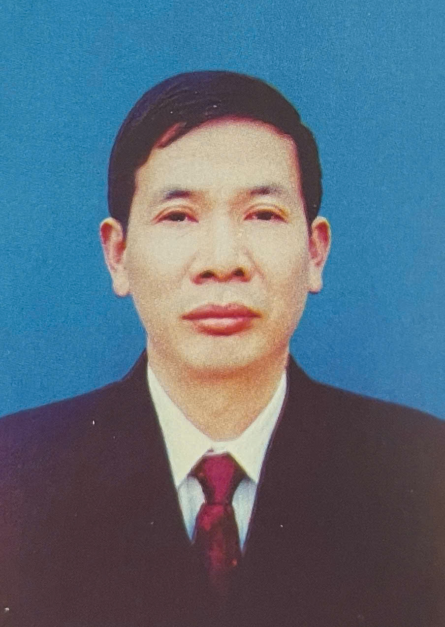 NGƯỜI KỂ CHUYỆN BÊN BẾP LỬA