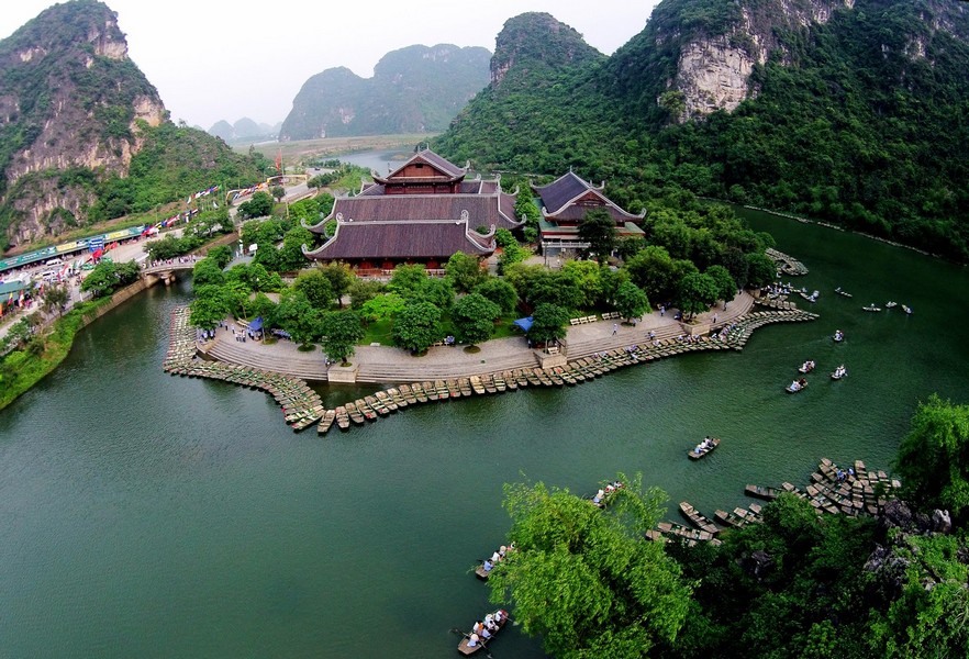 CON ĐƯỜNG ĐẤT ĐỎ
