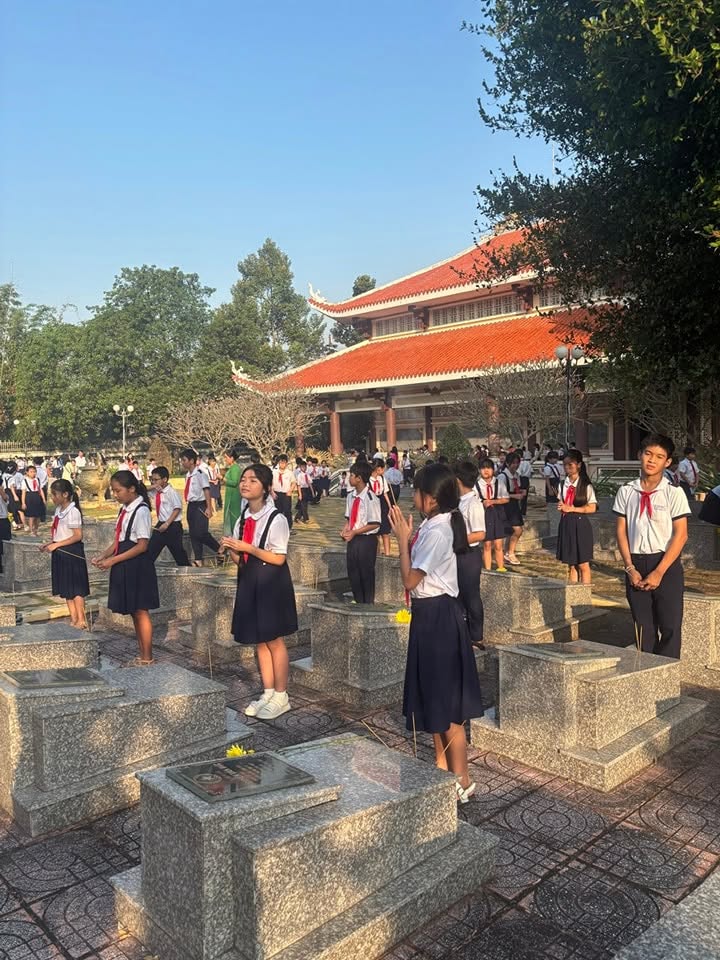 HÀNH TRÌNH ĐẾN VỚI ĐỊA CHỈ ĐỎ (3)
