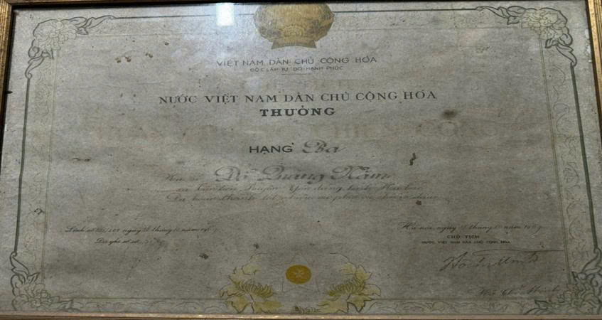 CHUYỆN MỘT NGƯỜI ANH HÙNG