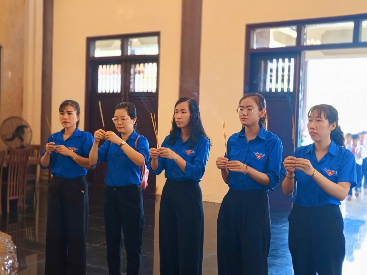 Hoạt động về nguồn – hành trình đến với địa chỉ đỏ tại Đền thờ liệt sĩ xã Long Sơn
