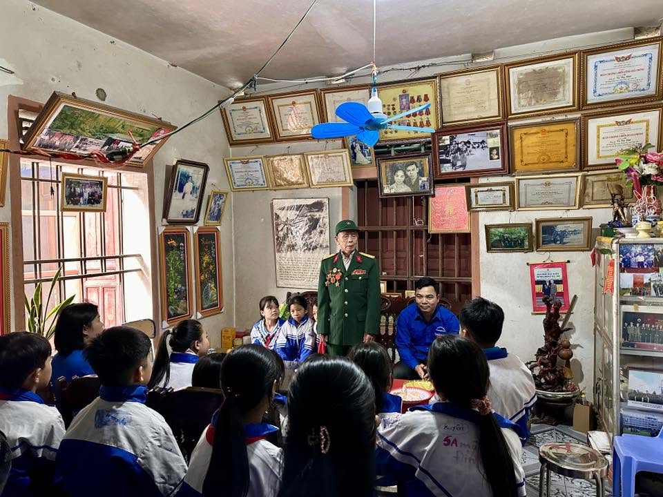 BƯỚC CHÂN TRÊN ĐƯỜNG TRƯỜNG SƠN (1)