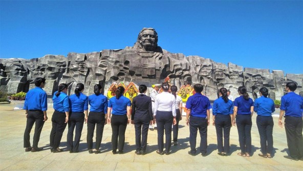 NHỮNG NGƯỜI “CHẮT THƯƠNG ĐAU” THÀNH “NHỰA SỐNG”