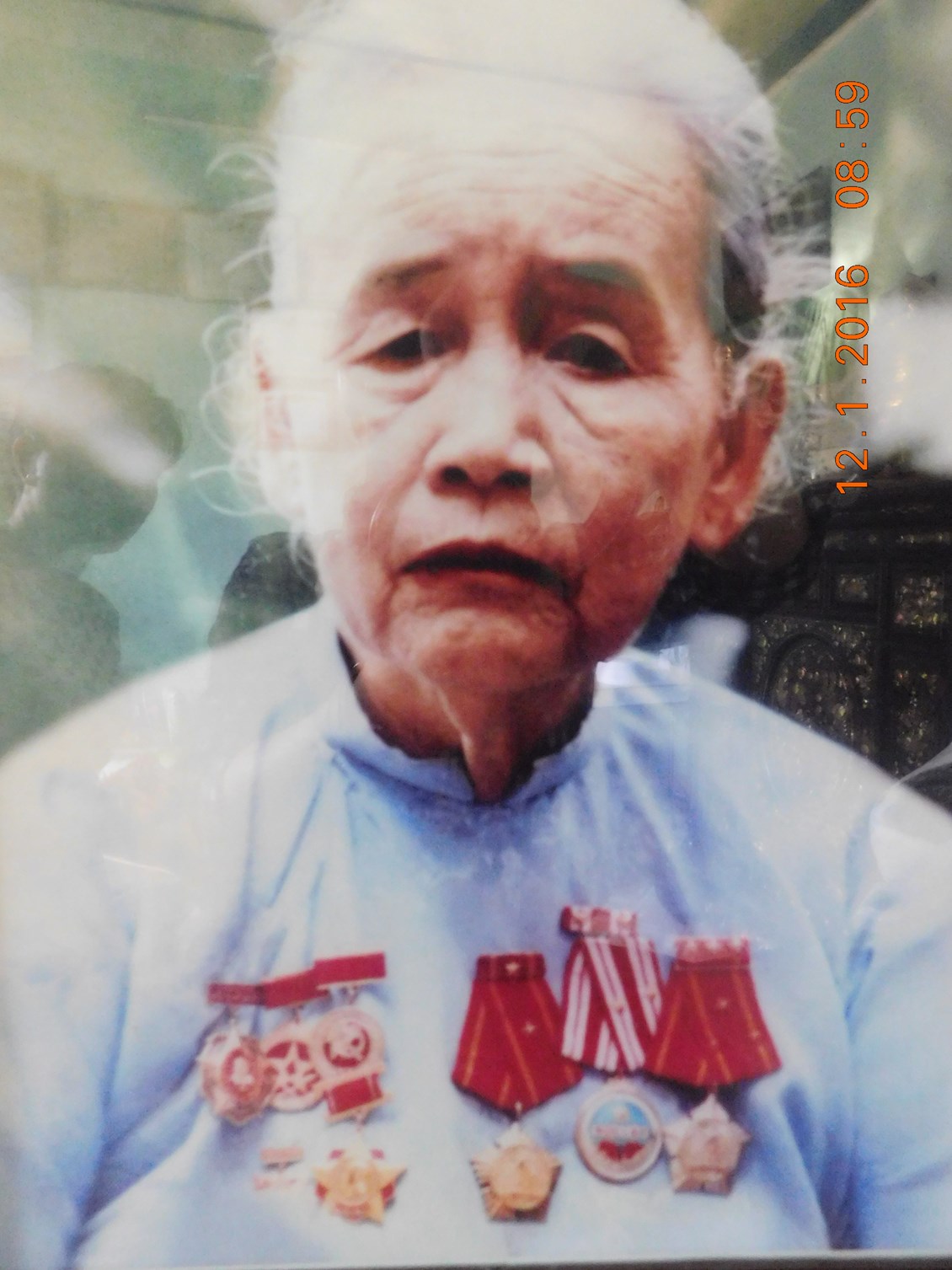 Mẹ Nuôi – Bóng cả một đời người