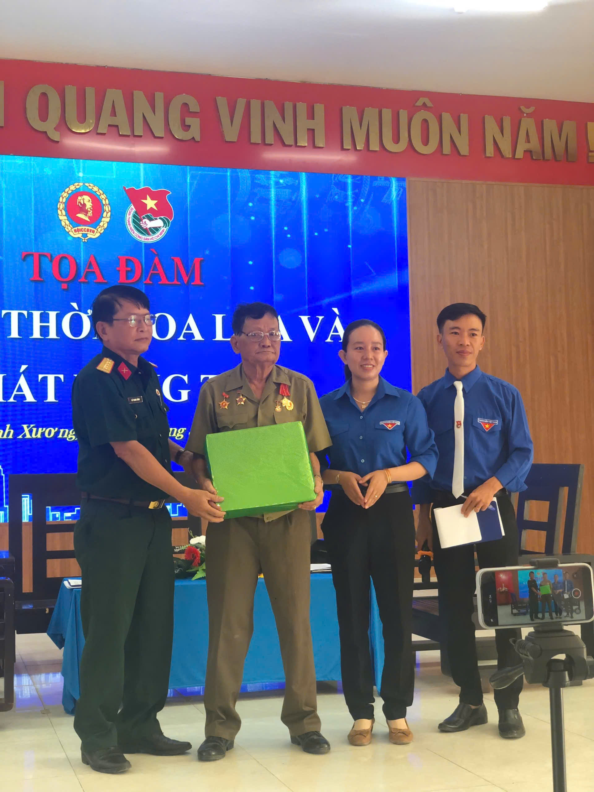 THỜI TUỔI TRẺ ĐẦY VINH QUANG  CỦA ĐỒNG CHÍ ĐẶNG VĂN XUYÊN