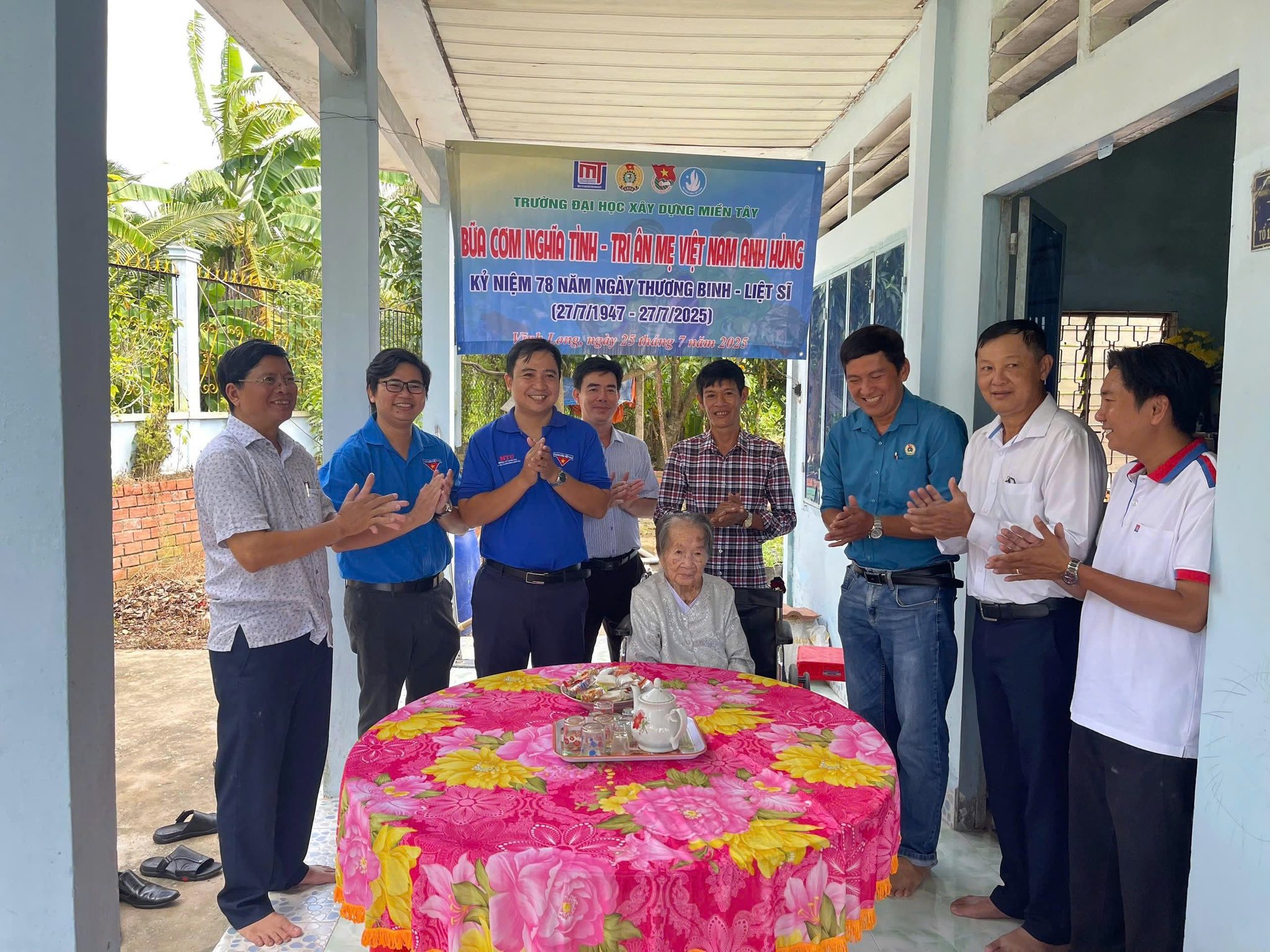 NGƯỜI MẸ “XÂY” ĐẤT NƯỚC TỪ TRÁI TIM