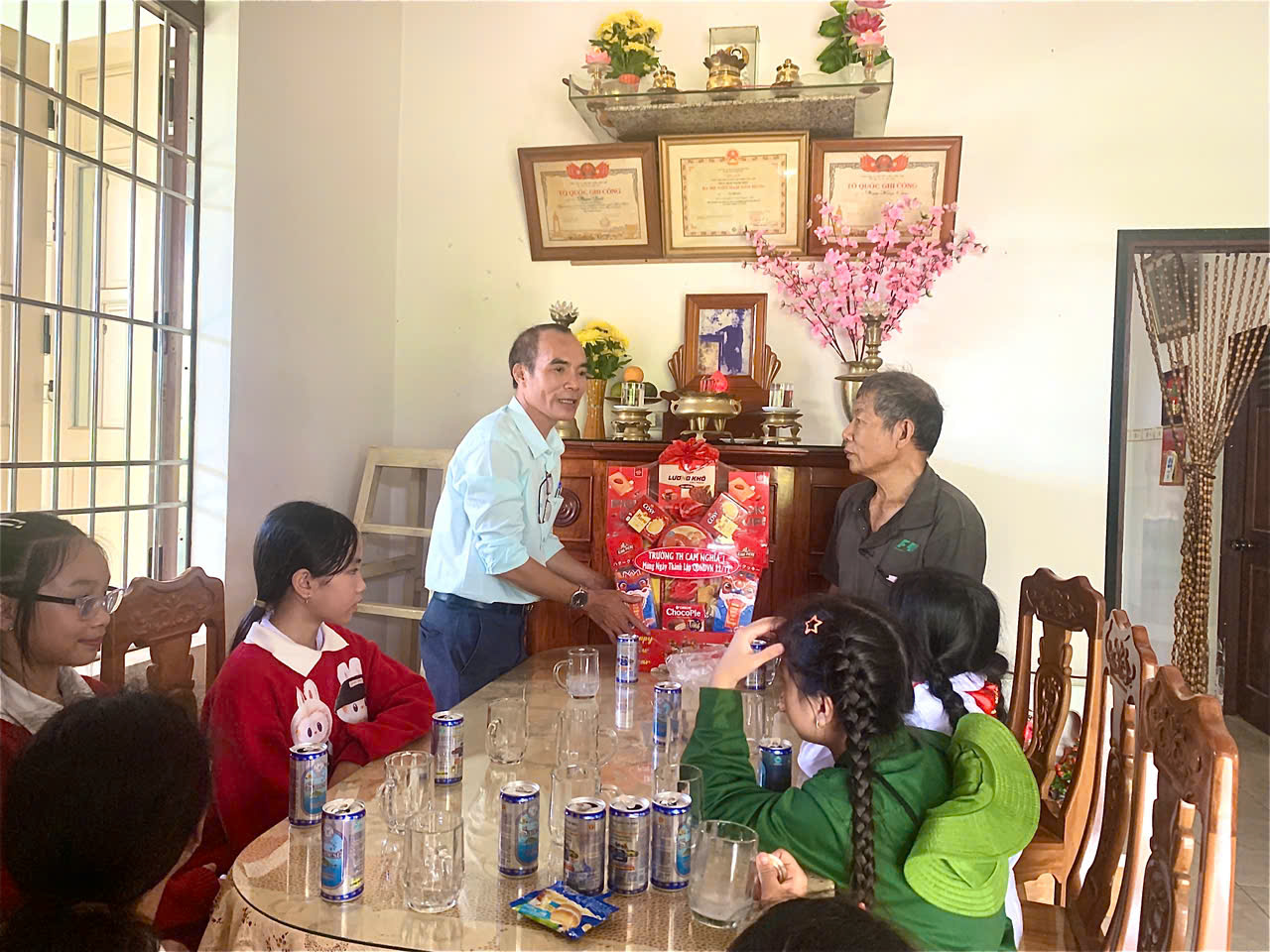 Tuổi trẻ đầy gian khó nhưng vô cùng vẻ vang