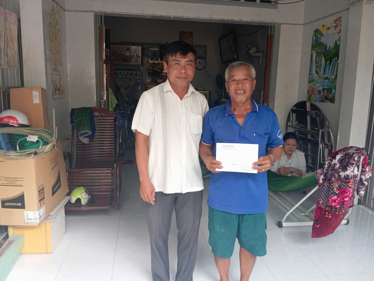 Gia đình thân nhân người có công