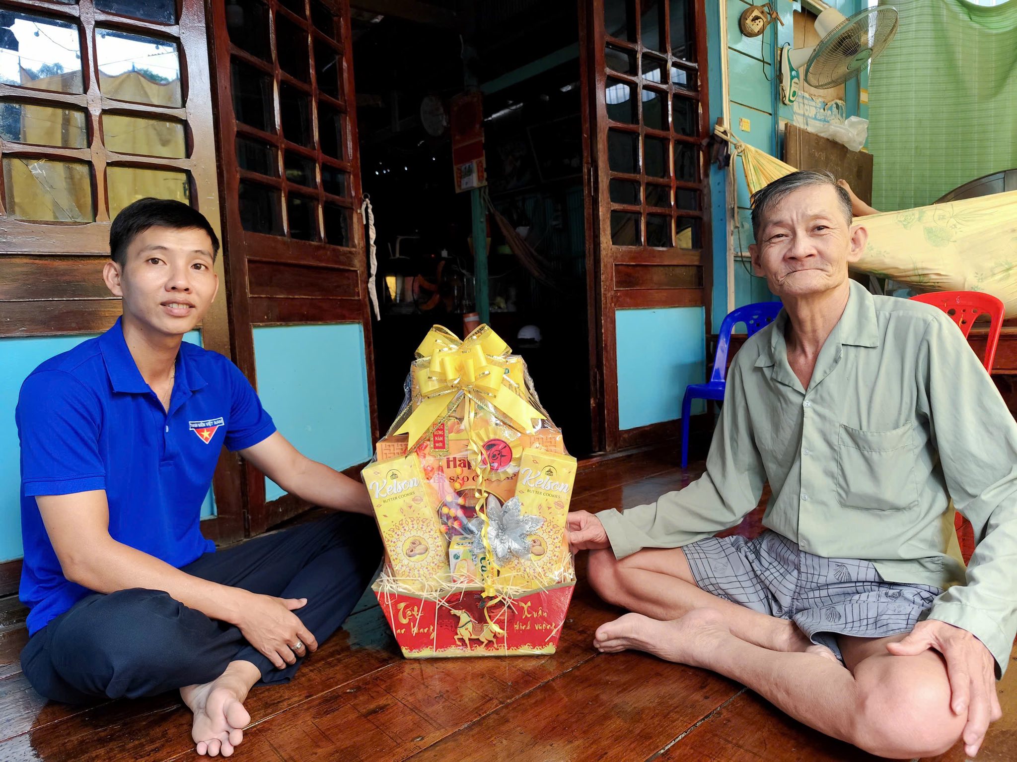 ĐOÀN THANH NIÊN XÃ BÌNH THẠNH ĐÔNG THĂM HỎI, CHÚC TẾT CỰU THANH NIÊN XUNG PHONG TRÊN ĐỊA BÀN