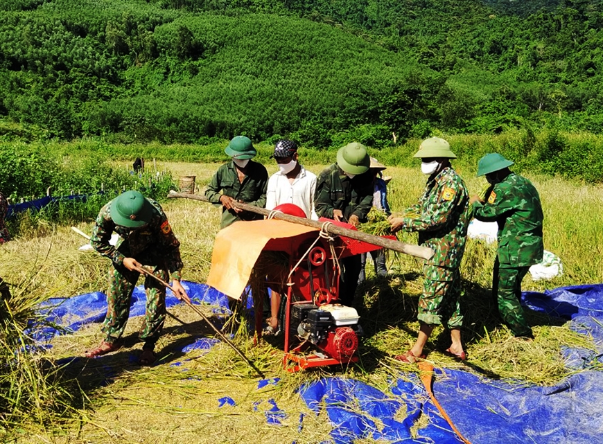 Người gác lại hào quang để làm "Đại sứ" lòng dân.