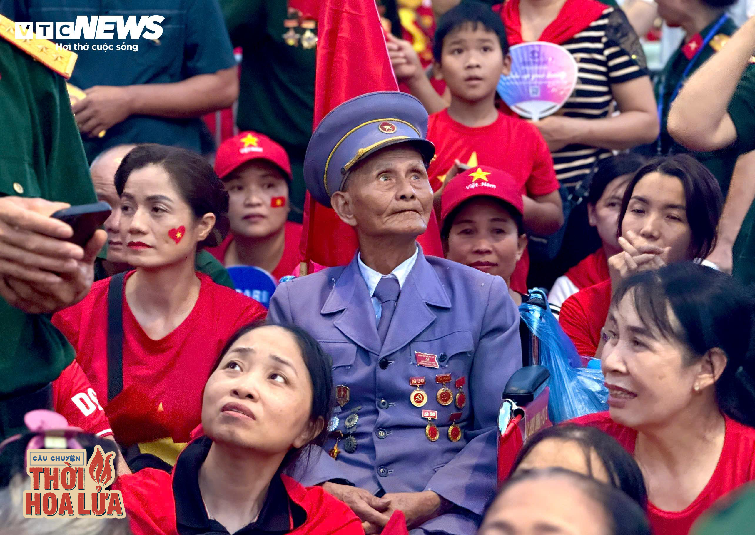 Người lính già đi qua hai cuộc kháng chiến và ánh mắt sâu lắng giữa Ba Đình