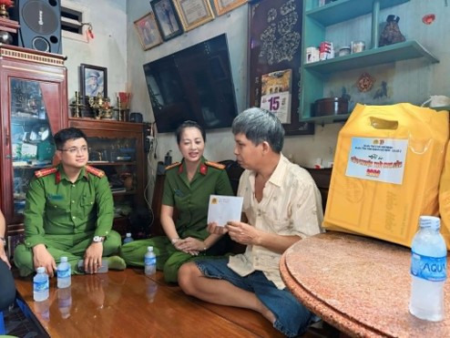 “TẤM GƯƠNG SÁNG” VÀ TÌNH YÊU QUÊ HƯƠNG CỦA NGƯỜI BỘ ĐỘI CỤ HỒ