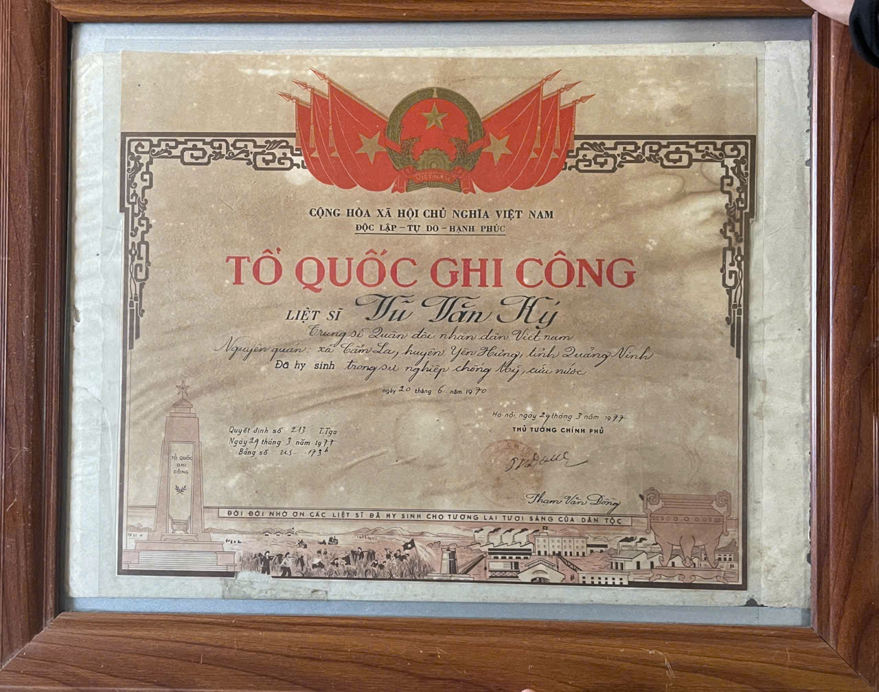 Sản phẩm của Vũ Khánh Thương ( giấy khen ) Liệt sĩ ông Vũ Văn Ký ( 1948) , Hy sinh trong kháng chiến chống Mỹ năm 1970