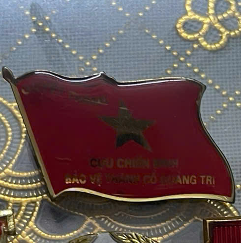 cựu chiến binh Vũ Trọng Vĩnh - Huy hiệu Cựu chiến binh bảo vệ thành cổ Quảng Trị