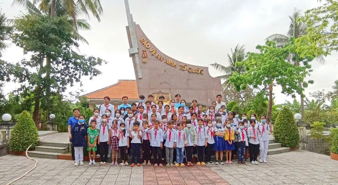 Câu chuyện: Những người giữ bóng đêm ở Mù U