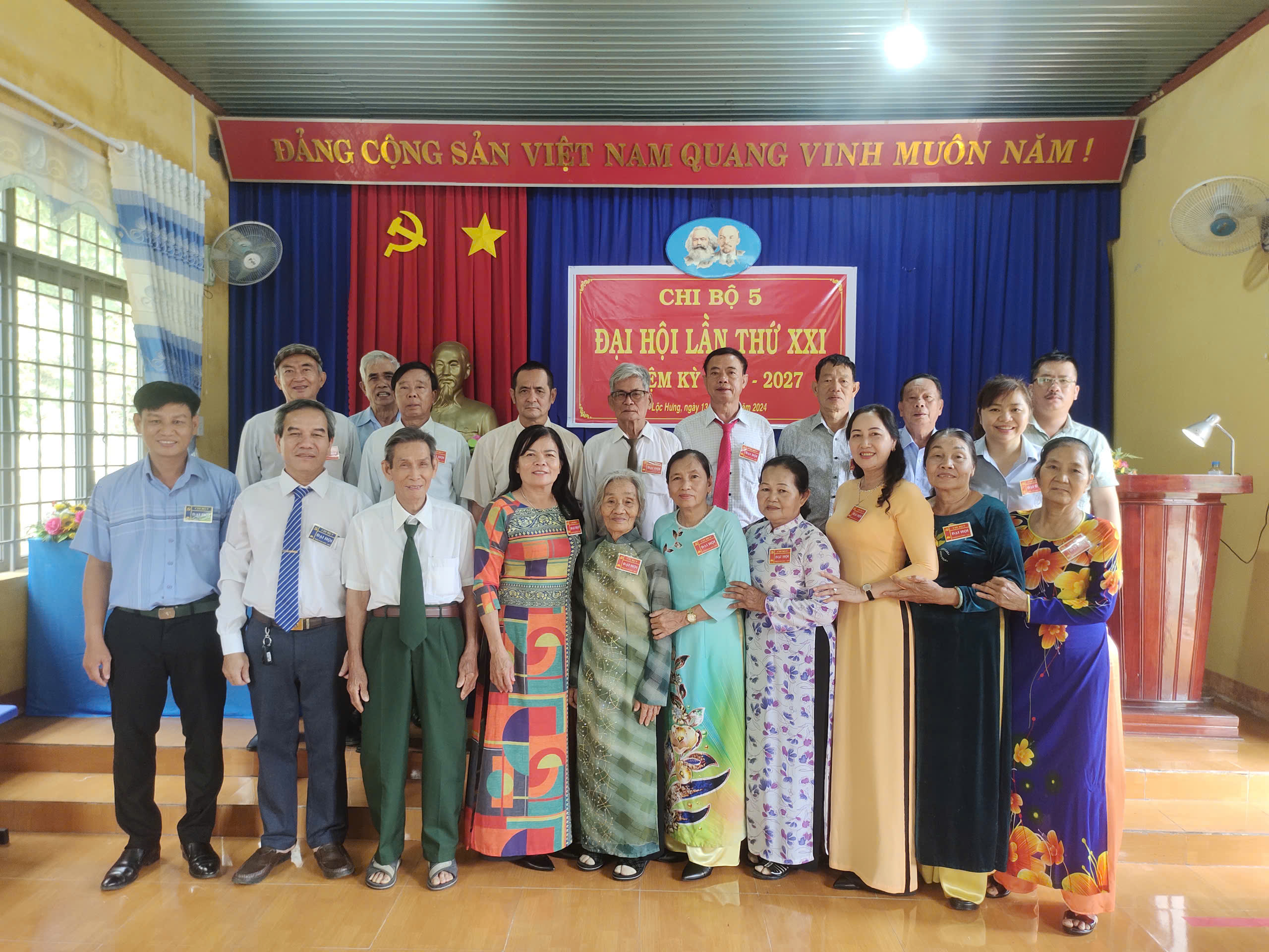 NHỮNG TRANG HỒI ỨC NƠI TUYẾN ĐẦU - NGUYỄN ĐÌNH TINH