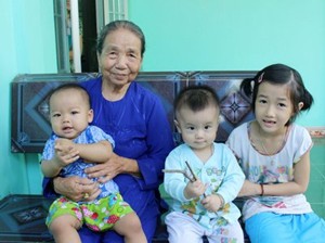 Cầm cày nuôi con – Mẹ VNAH Đặng Thị Bê