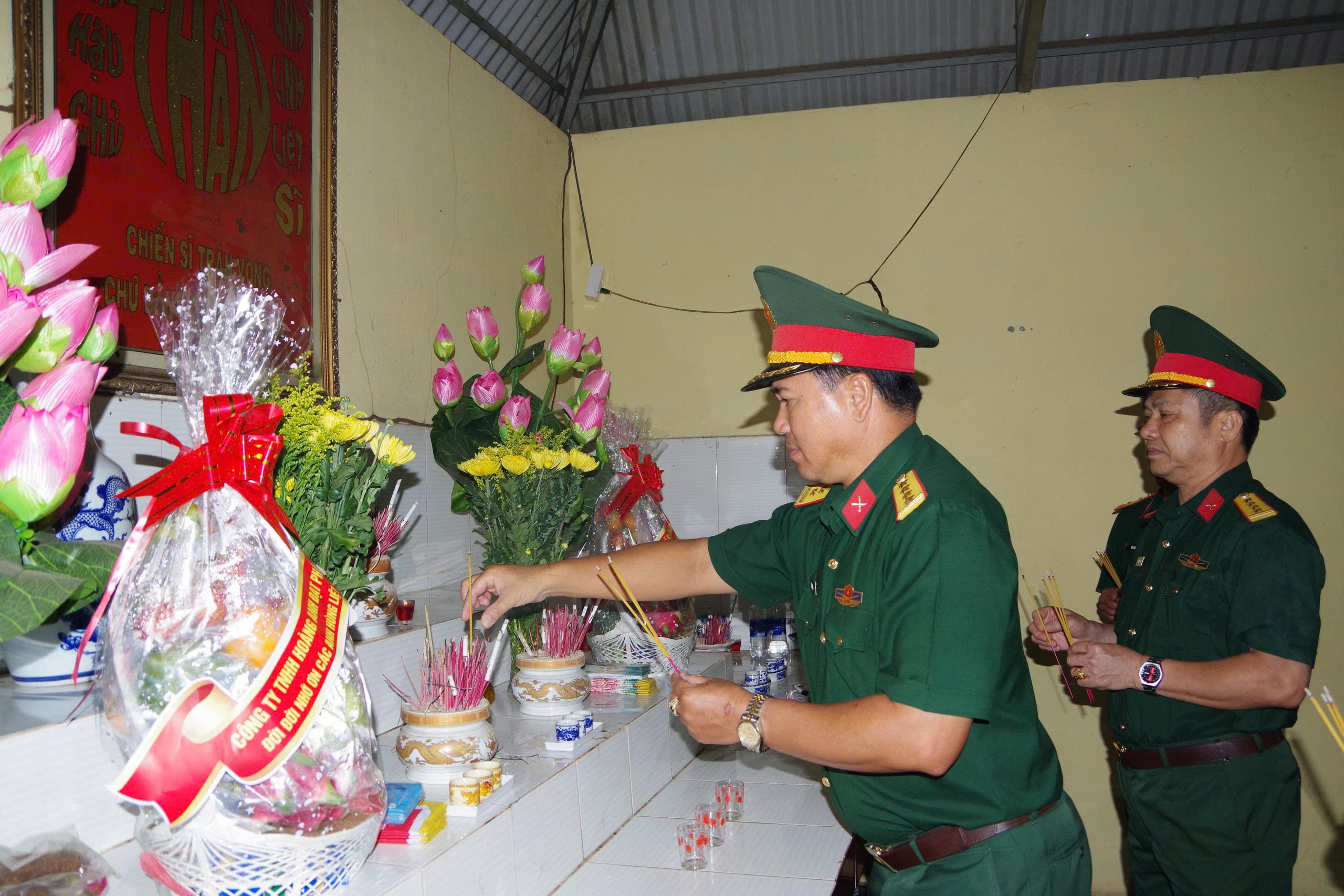 Sư đoàn 7 viếng Đài Chiến thắng Tàu Ô - Xóm Ruộng nhân kỷ niệm 59 năm ngày thành lập sư đoàn