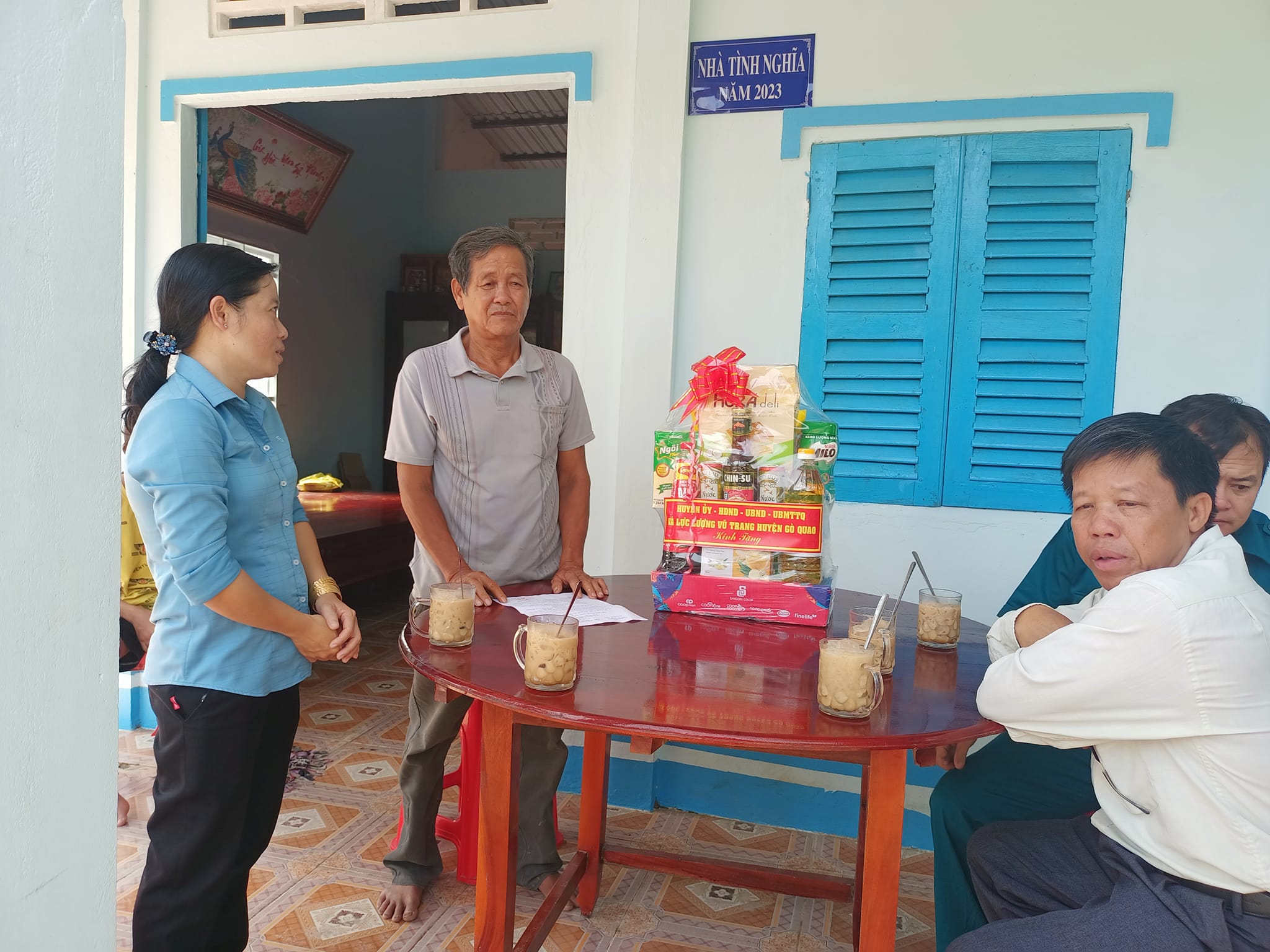 Thăng và tặng quà đến các thương binh, bệnh binh, gia đình liệt sĩ, người có công trên địa bàn xã.