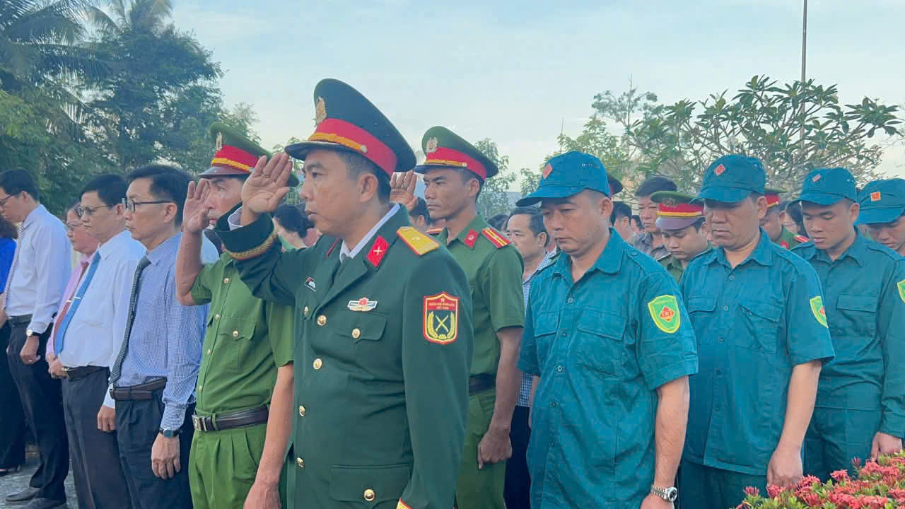 TỔ CHỨC LỄ DÂNG HOA, DÂNG HƯƠNG TƯỞNG NIỆM CÁC ANH HÙNG LIỆT SĨ