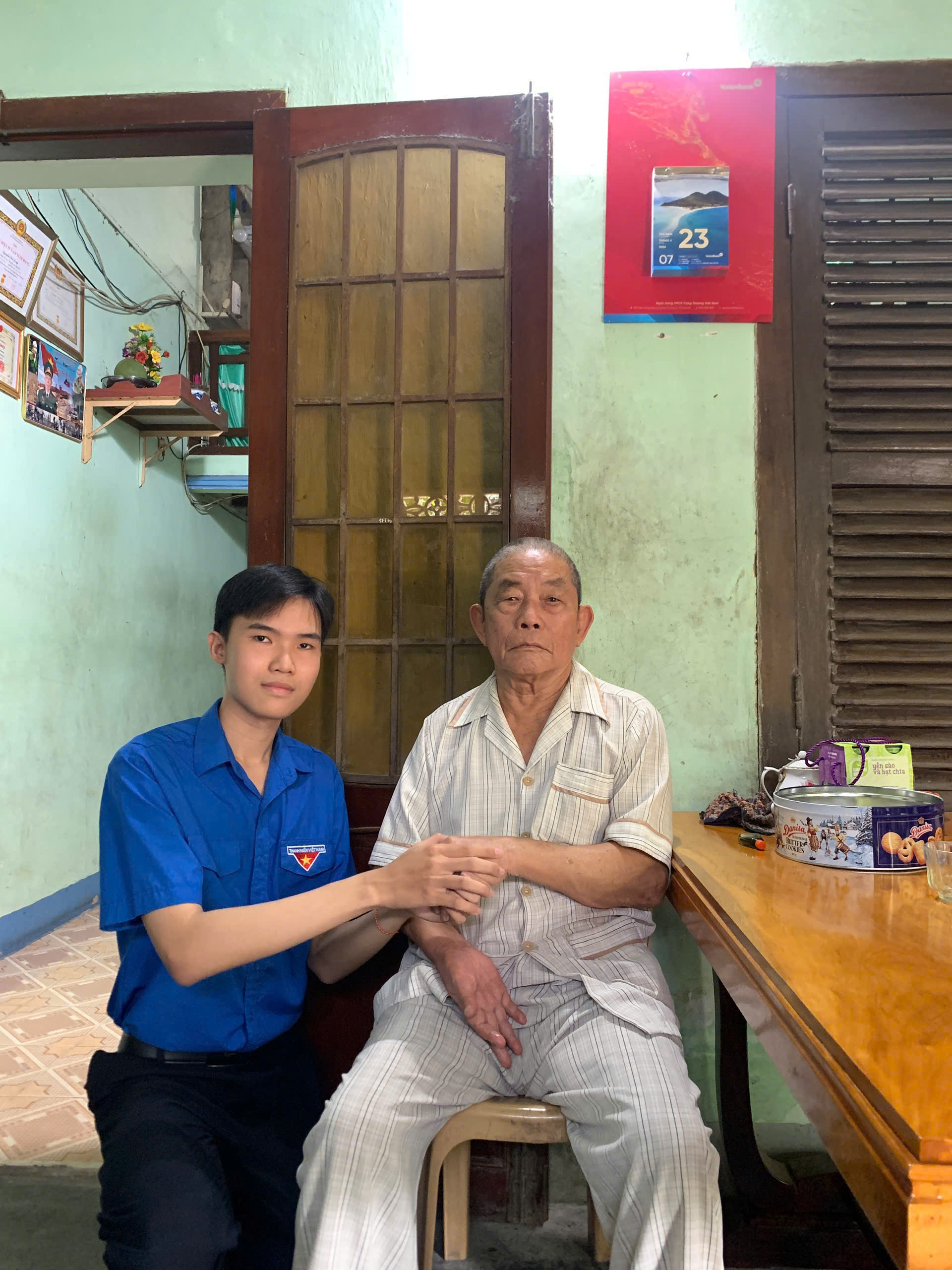 Gạch nối hòa bình trên vầng trán người lính