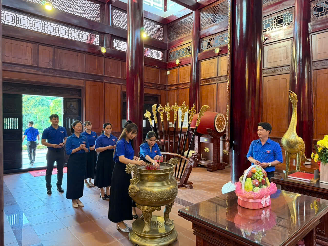 Chi đoàn TH Trịnh Hoài Đức tổ chức Hành trình viếng Đền thờ Liệt sỹ Xuân Lộc - tri ân thế hệ cha ông