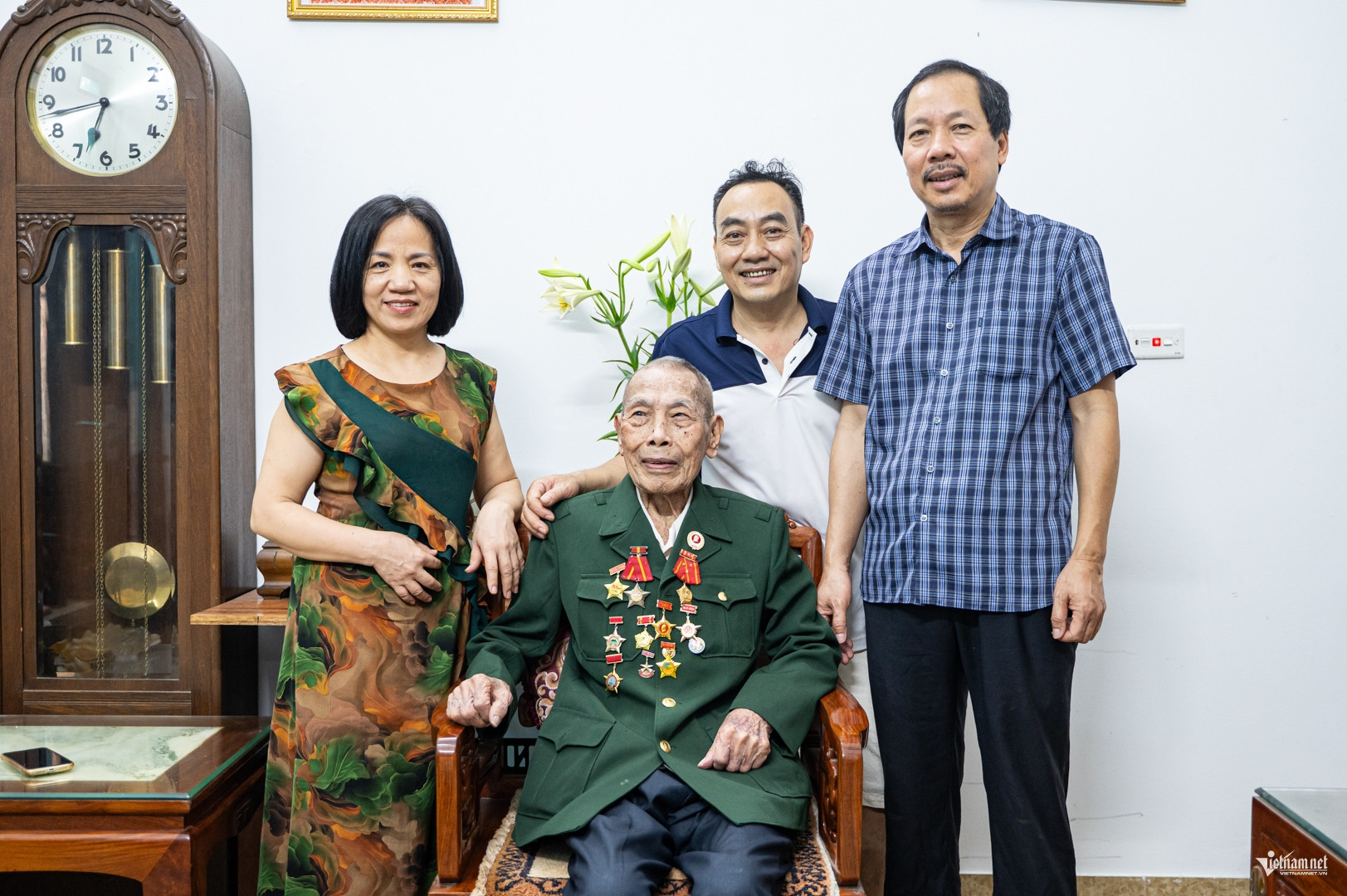 Cách dạy con không lời của cựu chiến binh 99 tuổi, từng làm cảnh vệ Phủ Chủ tịch