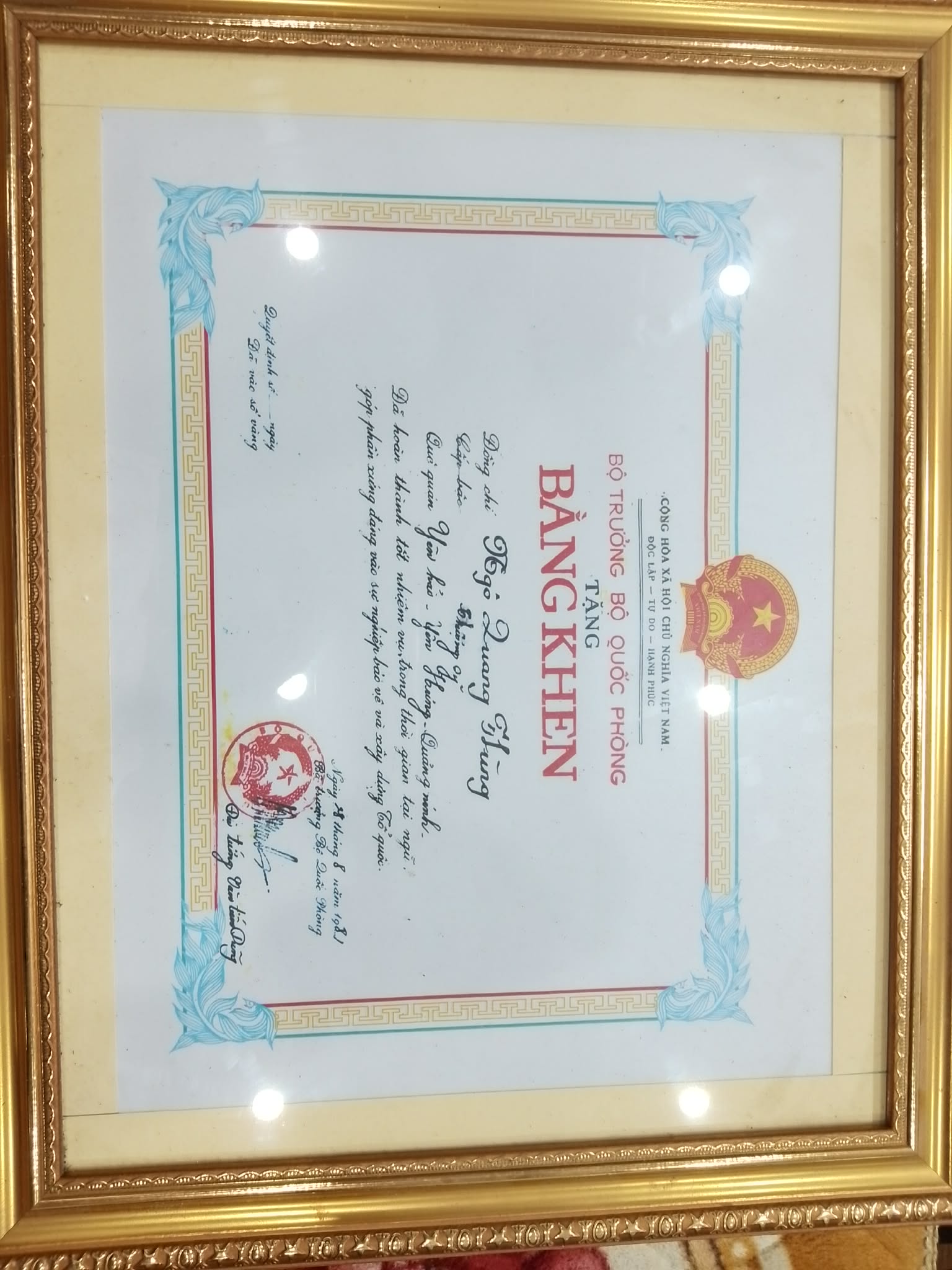  Ngô Hải Yến- bằng khen của Bộ trưởng Bộ Quốc phòng Việt Nam trao tặng thượng úy Ngô Quang Hùng