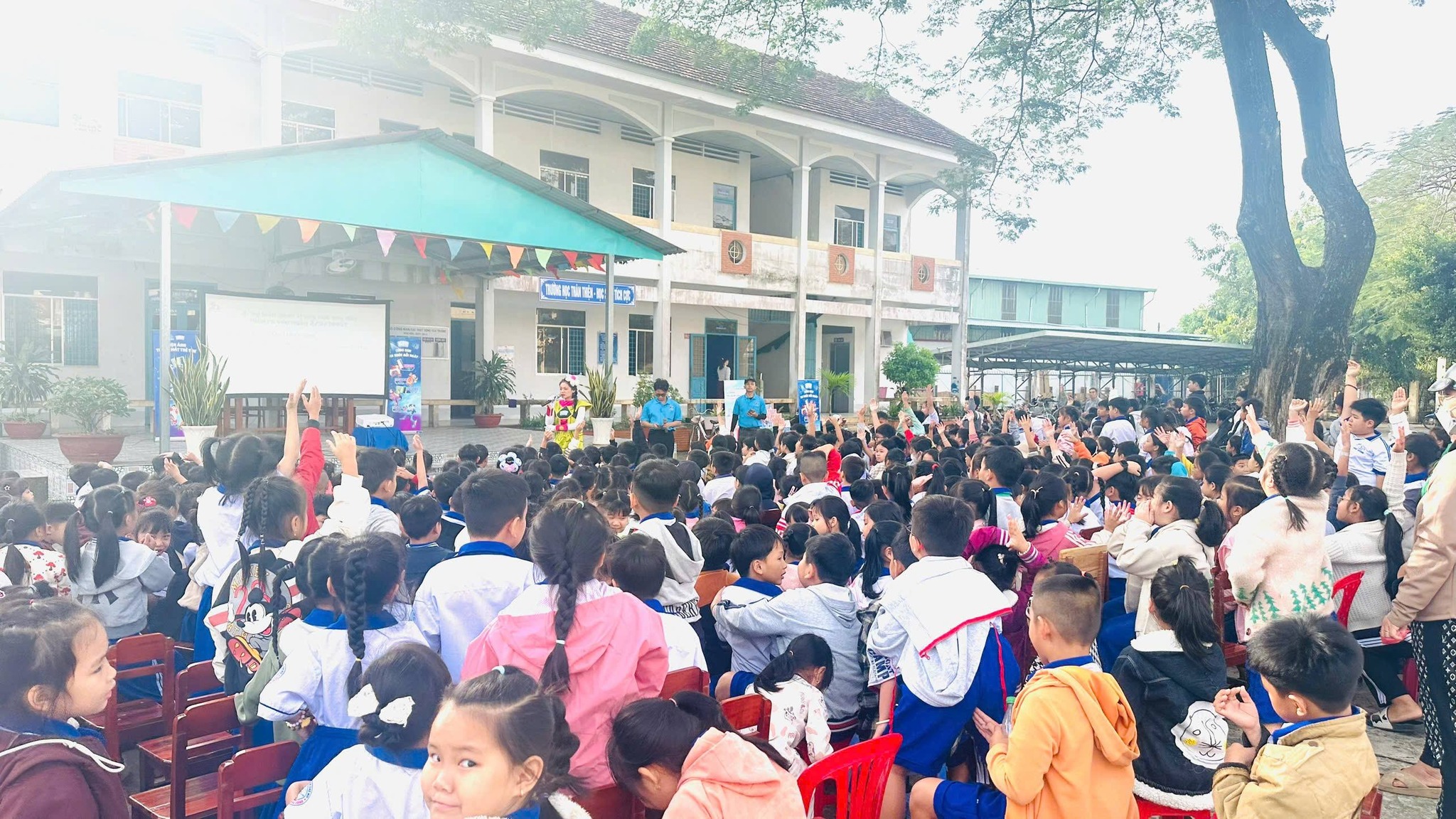 CHƯƠNG TRÌNH "ĐIỆN ẢNH TRONG MẮT TRẺ THƠ" 